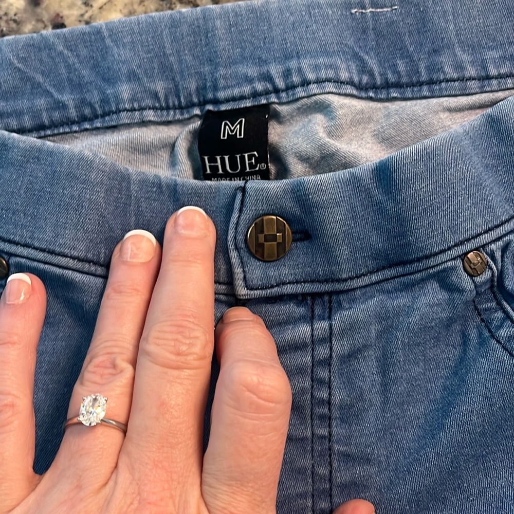 Women’s Hue pull on jeans. Size medium